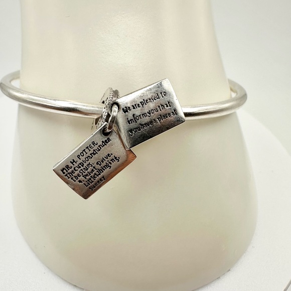 Pandora Harry Potter, Hogwarts Acceptance Letter Dangle Charm - Picture 7 of 7